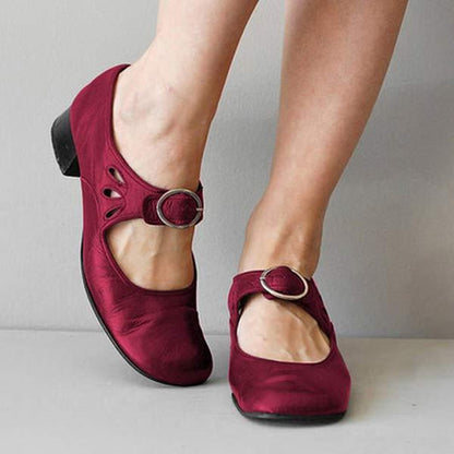 "Sandali donna eleganti in pelle neri con suola ergonomica e dettagli chic, perfetti per look raffinati e versatili."
