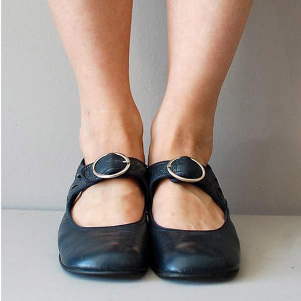 "Sandali donna eleganti in pelle neri con suola ergonomica e dettagli chic, perfetti per look raffinati e versatili."