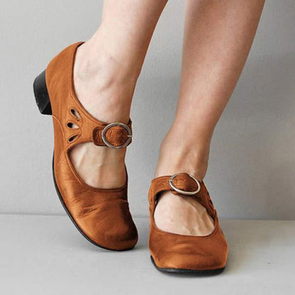 "Sandali donna eleganti in pelle neri con suola ergonomica e dettagli chic, perfetti per look raffinati e versatili."