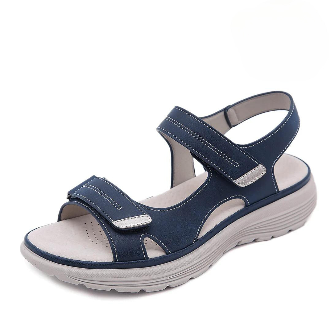 "Sandali donna ortopedici Teresa, beige, con suola antiscivolo e morbida soletta imbottita per comfort quotidiano."