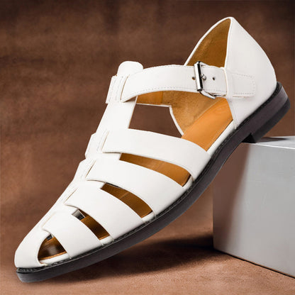 "Sandali estivi eleganti in pelle marrone scuro, unisex, con cinturino e suola resistente per look raffinato e comfort"