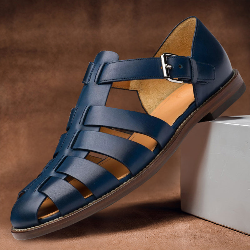 "Sandali estivi eleganti in pelle marrone scuro, unisex, con cinturino e suola resistente per look raffinato e comfort"