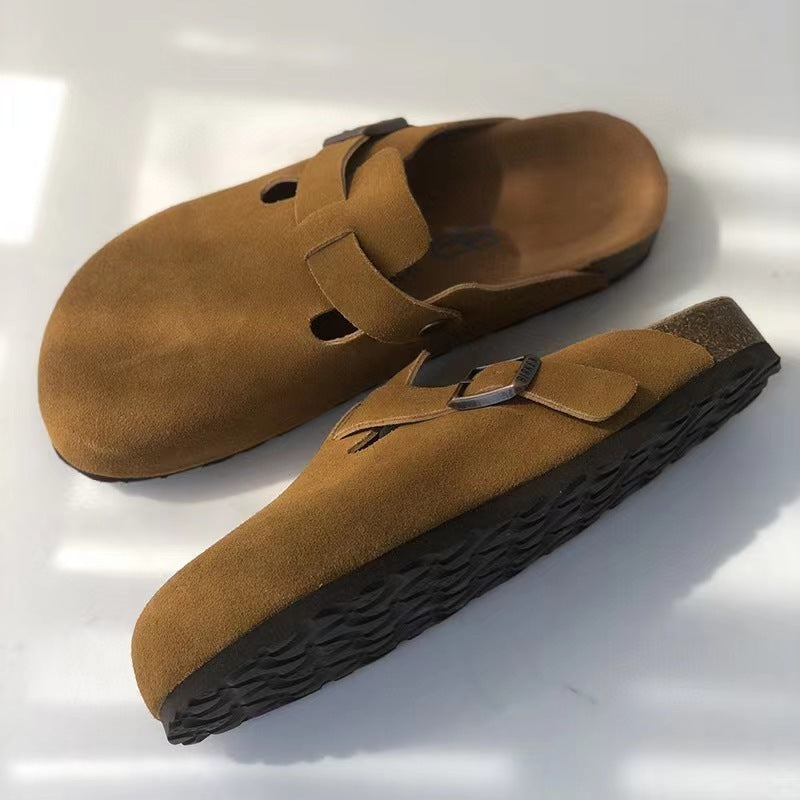 Sandali in pelle unisex eleganti e confortevoli, design minimalista, colore marrone chiaro, suola in gomma.