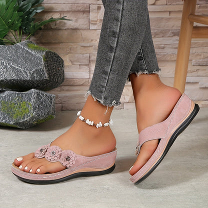 Sandali ortopedici da donna, design elegante, colore marrone con cinturino in velcro, plantare ortopedico e suola antiscivolo