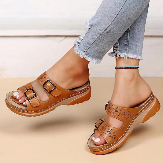 Sandali ortopedici unisex in pelle azzurra con supporto ergonomico e suola antiscivolo per comfort e stile elegante.