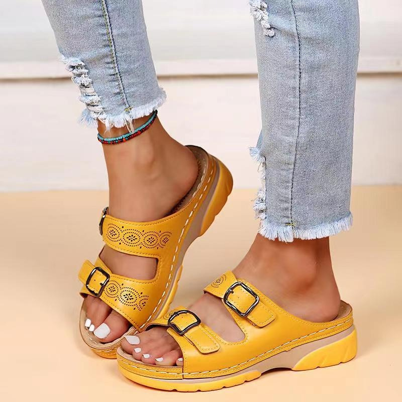 Sandali ortopedici unisex in pelle azzurra con supporto ergonomico e suola antiscivolo per comfort e stile elegante.