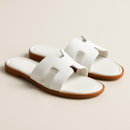 "Sandali piatti in pelle marrone donna con listini intagliati e regolabili, design elegante e traspirante estivo."