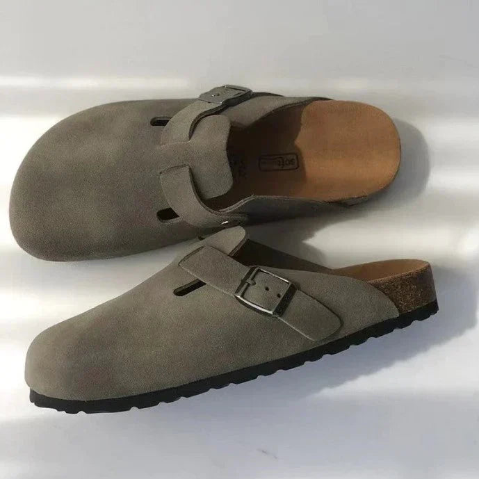 "Sandali unisex in pelle di lusso, design sofisticato, suola ergonomica, cinturino regolabile, vari colori disponibili."