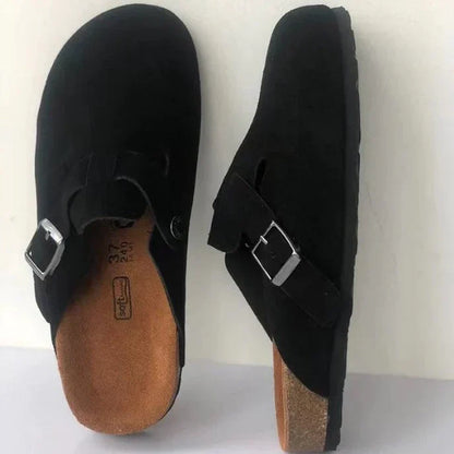"Sandali unisex in pelle di lusso, design sofisticato, suola ergonomica, cinturino regolabile, vari colori disponibili."