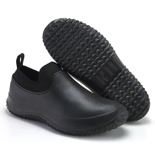 "Scarpe da lavoro uomo impermeabili, slip-on nere, senza lacci, suola antiscivolo per sicurezza anche su superfici bagnate."