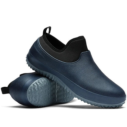 "Scarpe da lavoro uomo impermeabili, slip-on nere, senza lacci, suola antiscivolo per sicurezza anche su superfici bagnate."