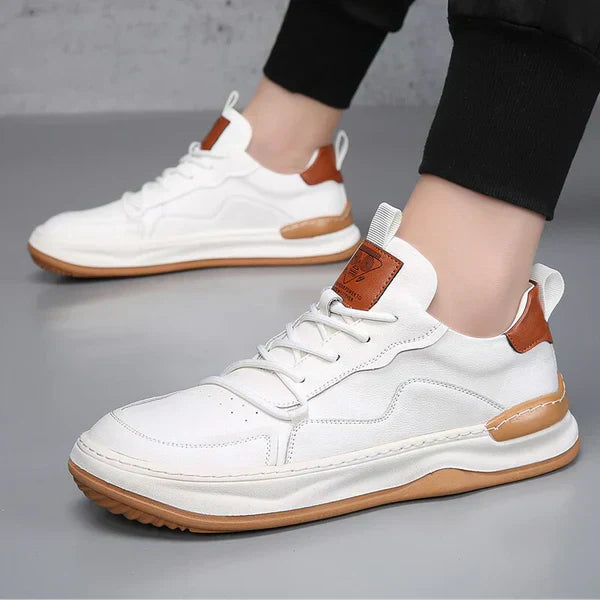 "Scarpe da uomo in pelle di lusso nere con finitura elegante per outfit formali e casual-chic, dettaglio cucitura raffinato"