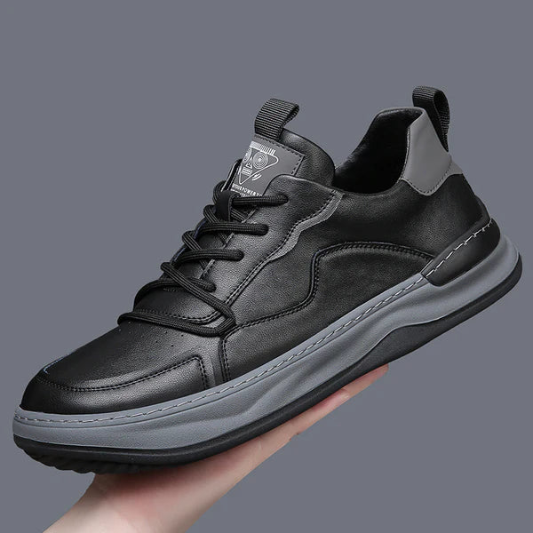 "Scarpe da uomo in pelle di lusso nere con finitura elegante per outfit formali e casual-chic, dettaglio cucitura raffinato"