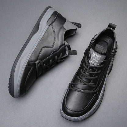 "Scarpe da uomo in pelle di lusso nere con finitura elegante per outfit formali e casual-chic, dettaglio cucitura raffinato"