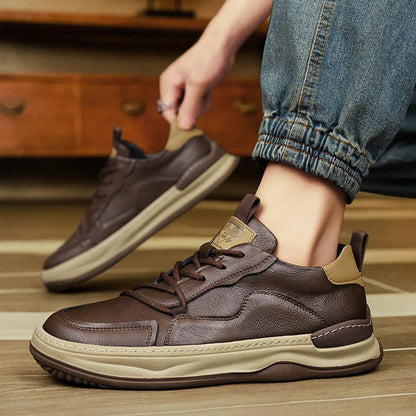 "Scarpe da uomo in pelle di lusso nere con finitura elegante per outfit formali e casual-chic, dettaglio cucitura raffinato"