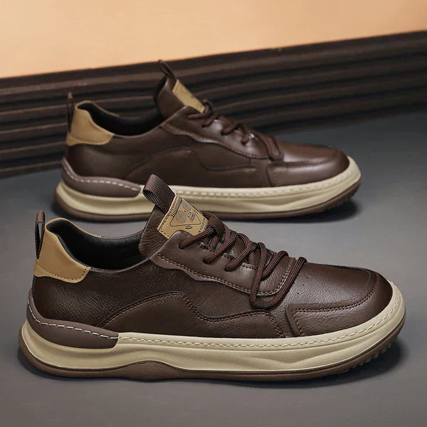 "Scarpe da uomo in pelle di lusso nere con finitura elegante per outfit formali e casual-chic, dettaglio cucitura raffinato"