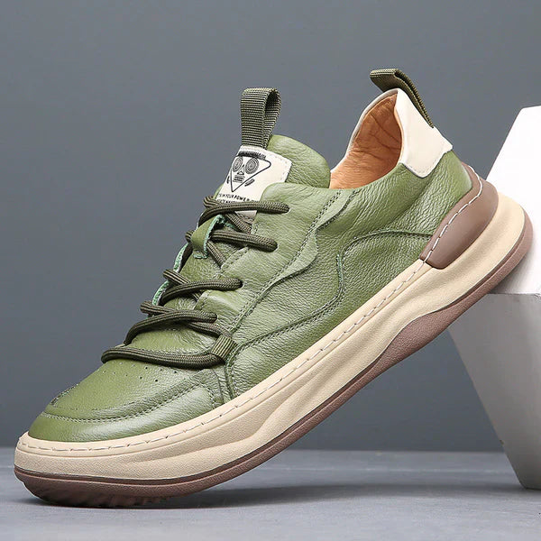 "Scarpe da uomo in pelle di lusso nere con finitura elegante per outfit formali e casual-chic, dettaglio cucitura raffinato"