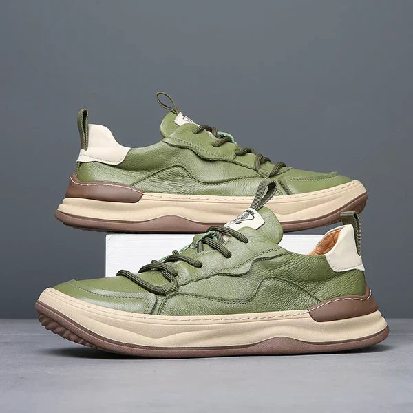 "Scarpe da uomo in pelle di lusso nere con finitura elegante per outfit formali e casual-chic, dettaglio cucitura raffinato"