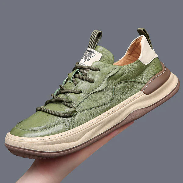 "Scarpe da uomo in pelle di lusso nere con finitura elegante per outfit formali e casual-chic, dettaglio cucitura raffinato"