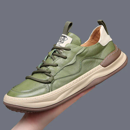 "Scarpe da uomo in pelle di lusso nere con finitura elegante per outfit formali e casual-chic, dettaglio cucitura raffinato"