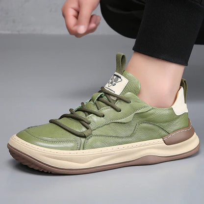 "Scarpe da uomo in pelle di lusso nere con finitura elegante per outfit formali e casual-chic, dettaglio cucitura raffinato"