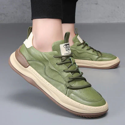 "Scarpe da uomo in pelle di lusso nere con finitura elegante per outfit formali e casual-chic, dettaglio cucitura raffinato"