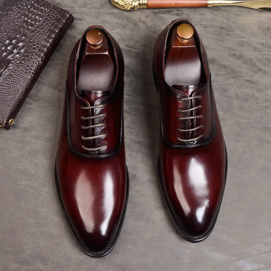 "Scarpe da uomo in pelle vera, design elegante marrone, suola ergonomica, perfette per look formale o casual chic."