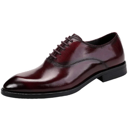 "Scarpe da uomo in vera pelle marrone con design elegante e suola ergonomica, ideali per look formali e casual."
