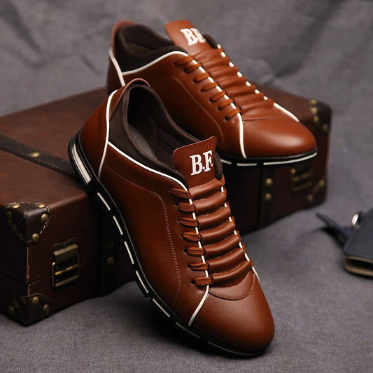 "Scarpe eleganti unisex in pelle nera, design raffinato e versatile per tutte le stagioni, ideale per ogni occasione."