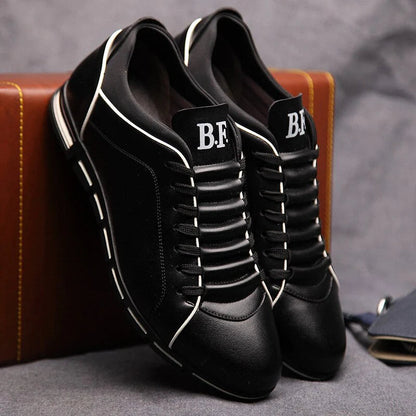 "Scarpe eleganti unisex in pelle nera, design raffinato e versatile per tutte le stagioni, ideale per ogni occasione."