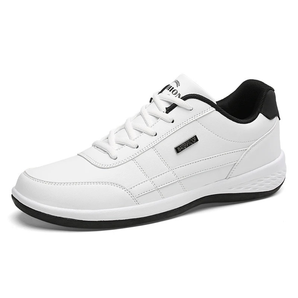 Scarpe ortopediche in pelle bianca da uomo, eleganti e confortevoli, con supporto ortopedico e lacci regolabili.