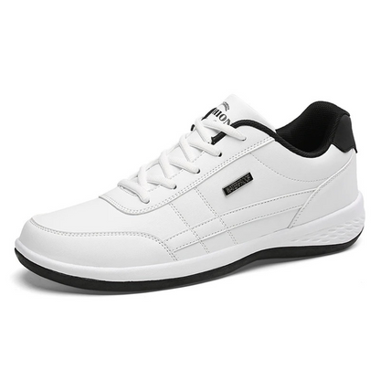 Scarpe ortopediche in pelle bianca da uomo, eleganti e confortevoli, con supporto ortopedico e lacci regolabili.