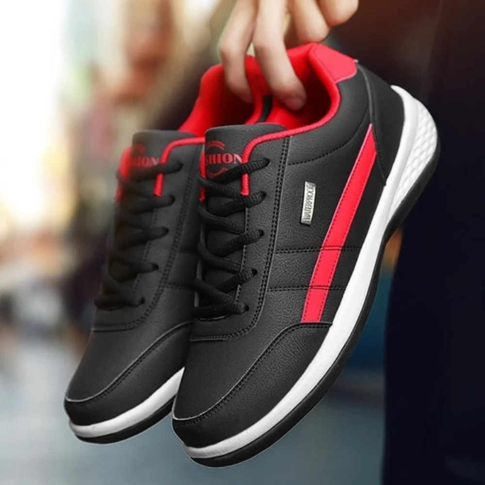Scarpe ortopediche in pelle bianca da uomo, eleganti e confortevoli, con supporto ortopedico e lacci regolabili.