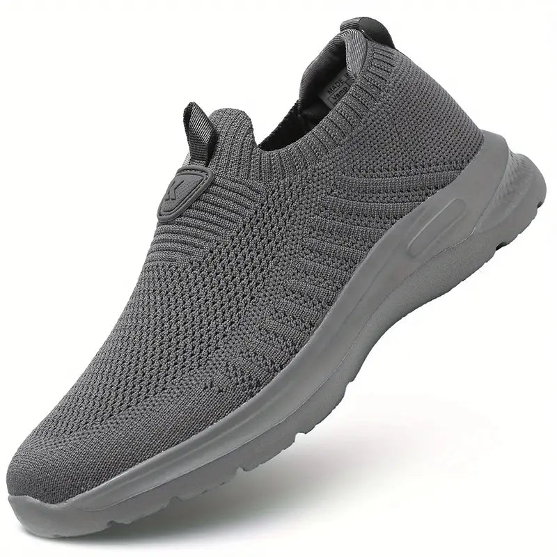 Scarpe ortopediche slip-on uomo da running comode, nere, design moderno, senza lacci per comfort e supporto ottimali.
