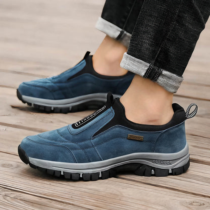 "Scarpe ortopediche uomo in mesh traspirante, design ergonomico, suole antiscivolo, colore blu e grigio, comfort elevato."