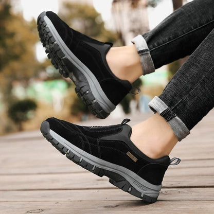 "Scarpe ortopediche uomo in mesh traspirante, design ergonomico, suole antiscivolo, colore blu e grigio, comfort elevato."