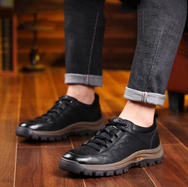 "Scarpe ortopediche uomo in pelle impermeabili con design elegante e suola antiscivolo, ideali per tutte le occasioni."