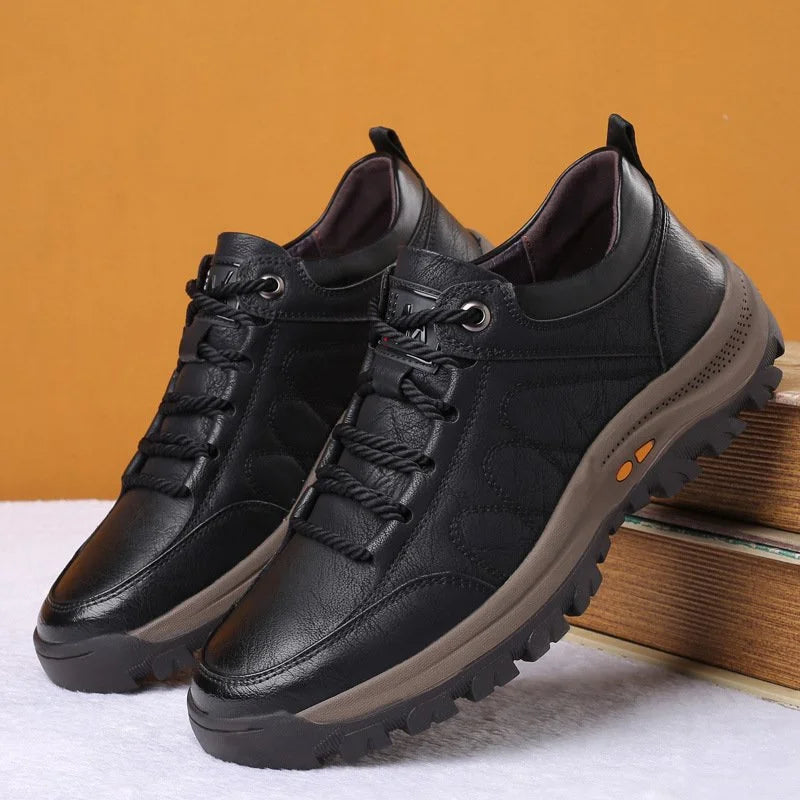 "Scarpe ortopediche uomo in pelle impermeabili con design elegante e suola antiscivolo, ideali per tutte le occasioni."