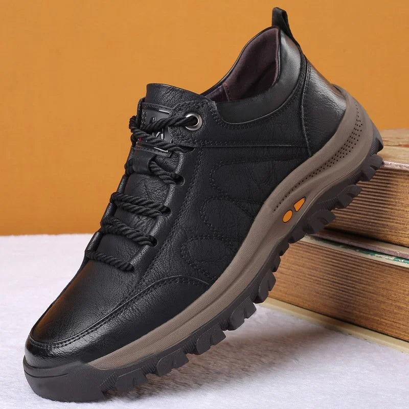 "Scarpe ortopediche uomo in pelle impermeabili con design elegante e suola antiscivolo, ideali per tutte le occasioni."