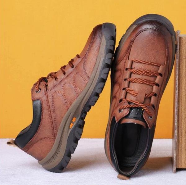 "Scarpe ortopediche uomo in pelle impermeabili con design elegante e suola antiscivolo, ideali per tutte le occasioni."