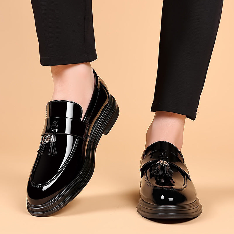 "Scarpe uomo eleganti in pelle sintetica nera con suola morbida e punta tonda, design sofisticato e comfort superiore."