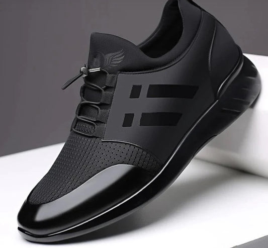 "Scarpe uomo ortopediche in cuoio nero, eleganti e comode, con supporto avanzato, viste lateralmente."