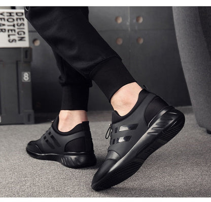 "Scarpe uomo ortopediche in cuoio nero, eleganti e comode, con supporto avanzato, viste lateralmente."