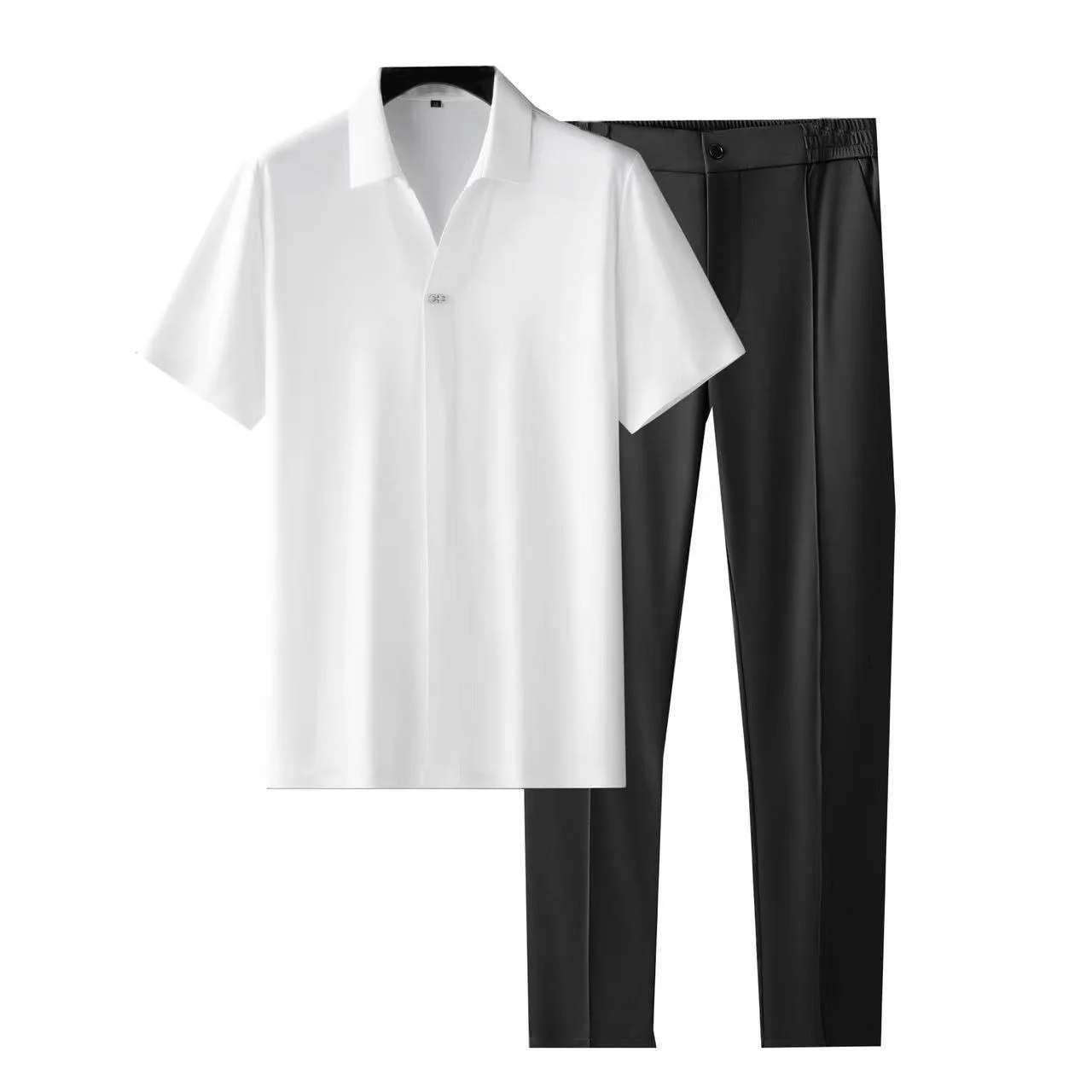 "Set abbigliamento uomo in cotone e lino, camicia elegante e pantaloni abbinati, stile raffinato e confortevole."