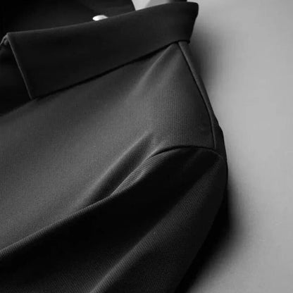 "Set abbigliamento uomo in cotone e lino, camicia elegante e pantaloni abbinati, stile raffinato e confortevole."