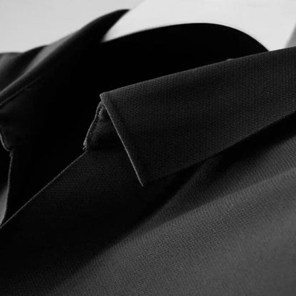 "Set abbigliamento uomo in cotone e lino, camicia elegante e pantaloni abbinati, stile raffinato e confortevole."