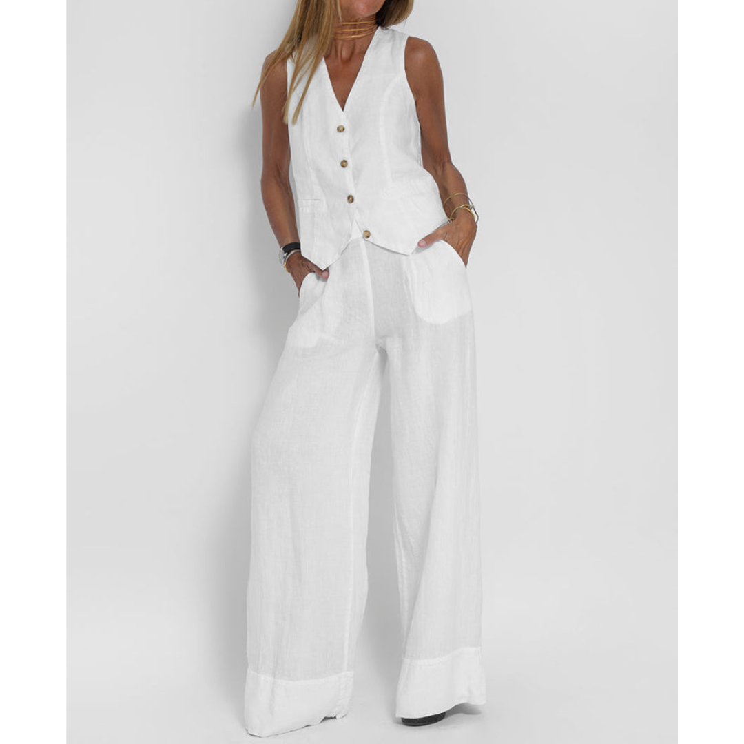 "Set donna due pezzi elegante in cotone morbido, linea pulita e dettagli raffinati, ideale per stile e comfort quotidiano."