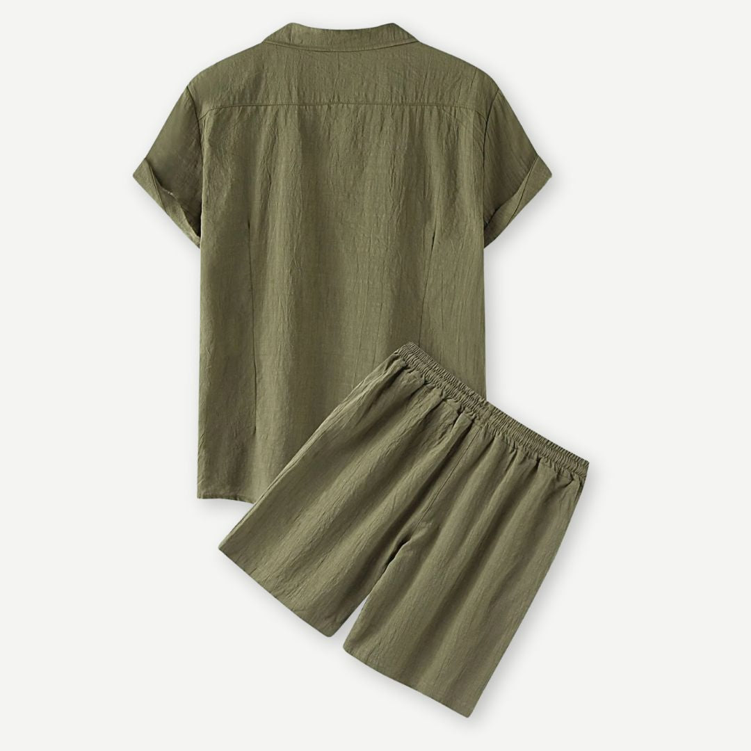 "Set estivo 2 pezzi uomo, lino bianco, design elegante, camicia e pantaloni, perfetto per giornate calde."