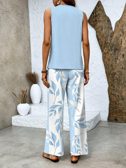 "Set estivo donna 2 pezzi, scollatura quadrata, stampa vegetale blu vivace, eleganza e comfort per giornate calde."
