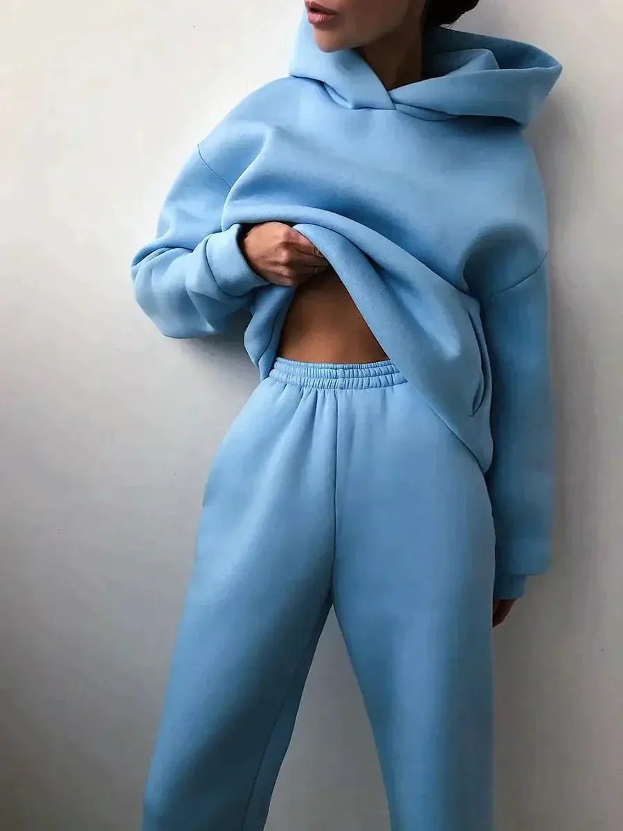 "Set jogger unisex estivo, tessuto morbido, due pezzi, design elegante, tasche, disponibile in Bianco, Blu, Cachi"